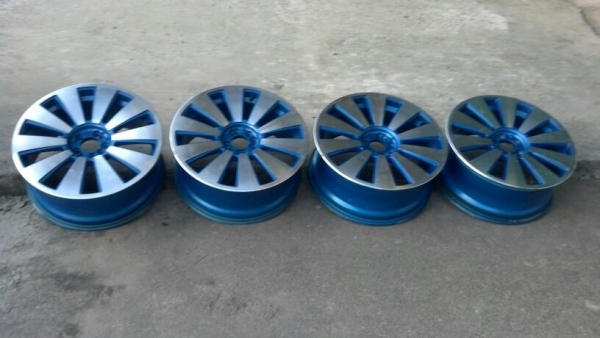 แม็ก 18 ฟ้าหน้าเงา 4 รู 100 และ 5/100 ราคา 6500 บาท แม็ก 18 ฟ้าหน้าเงา 4 รู 100 และ 5/100 ราคา 6500 บาท