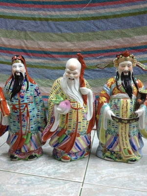 ฮก ลก ซิ่ว แป๊ะยิ้ม องค์ 9 นิ้วกับ 13 นิ้ว แถมแจกันต้นสน 2 ใบ ฮก ลก ซิ่ว แป๊ะยิ้ม องค์ 9 นิ้วกับ 13 นิ้ว แถมแจกันต้นสน 2 ใบ