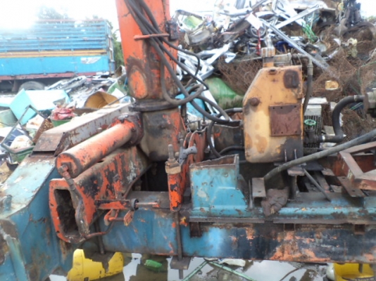 ขายเครน คีบเหล็ก 4 ตันเครื่อง 6 สูบ กับ แท่นไฮดรอลิก 400000 ลดราคาอีกแล้ว320000