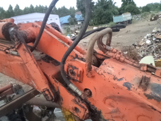 ขายเครน คีบเหล็ก 4 ตันเครื่อง 6 สูบ กับ แท่นไฮดรอลิก 400000 ลดราคาอีกแล้ว320000