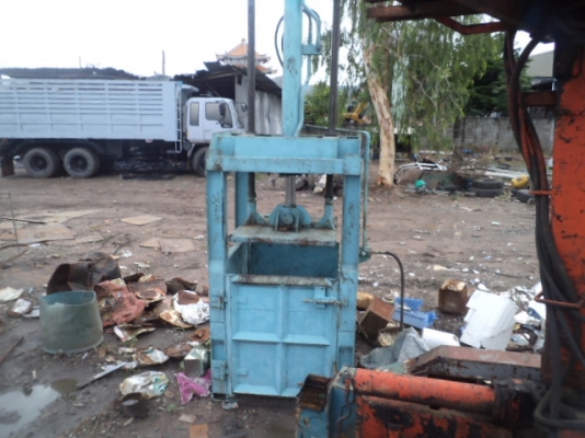 ขายเครน คีบเหล็ก 4 ตันเครื่อง 6 สูบ กับ แท่นไฮดรอลิก 400000 ลดราคาอีกแล้ว320000