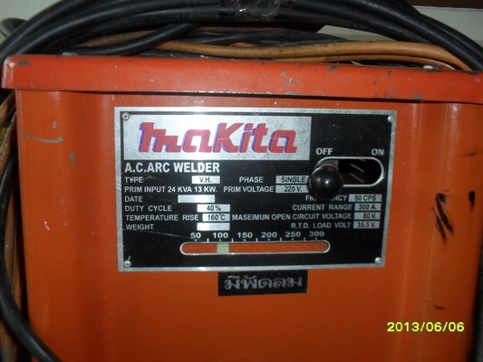 ขายเครื่องเชื่อมไฟฟ้า THAKITA ขนาด 300 AMP สภาพดี พร้อมสายเชื่อมยาว 10 เมตร สายไฟอย่างดียาว 15 เมตร
