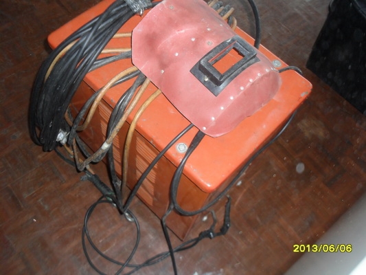 ขายเครื่องเชื่อมไฟฟ้า THAKITA ขนาด 300 AMP สภาพดี พร้อมสายเชื่อมยาว 10 เมตร สายไฟอย่างดียาว 15 เมตร