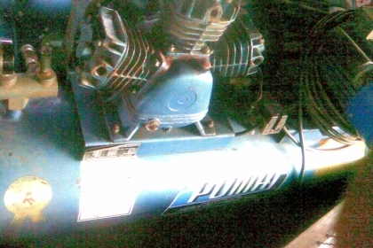 ปั้มลมพูมา 3 หัว 150 ลิตร มอเตอร์ 2 แรงสภาพเดิมๆครับ  เป็นของพูมาครับ  ขนาดถัง 150 ลิตร  3  หังปั้ม  มอเตอร์ขนาด 2 แรง  เก็บลมดีครับ  ตัวใหญ่ครับ  ราคานี้คุ้มมากครับ  มีตะแกรงกันสายพานครับครับสวยๆครับใช้ยาวครับ