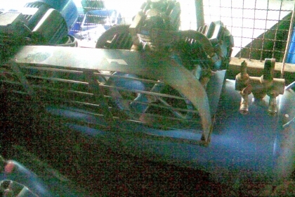 ปั้มลมพูมา 3 หัว 150 ลิตร มอเตอร์ 2 แรงสภาพเดิมๆครับ  เป็นของพูมาครับ  ขนาดถัง 150 ลิตร  3  หังปั้ม  มอเตอร์ขนาด 2 แรง  เก็บลมดีครับ  ตัวใหญ่ครับ  ราคานี้คุ้มมากครับ  มีตะแกรงกันสายพานครับครับสวยๆครับใช้ยาวครับ