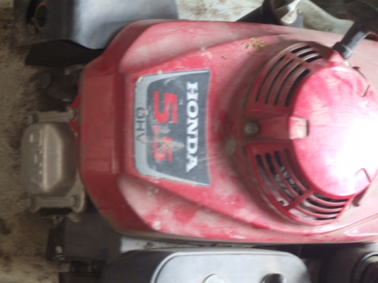 รถตัดหญ้าสนามHONDA 5.5แรงแบบ4ล้อปร้บระบบสูงต่ำได้มีถังเก็บหญ้า