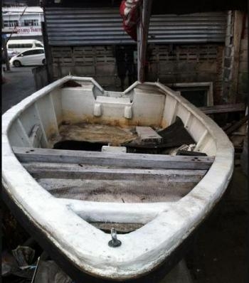 รายละเอียด เรือไฟเบอร์ของญี่ปุ่นพร้อมสาลี ของถูกและของดีสุด ๆ ทำสีใหม่ ใช้งานได้จริง ต่อรองราคาได้ ใช้ไม่เกิน 10 ครั้ง เรื่อไฟเบอร์ของญี่ปุ่นความยาว 15 ฟุตกว้าง 1.2 เมตร พร้อมสาลี ทำสีใหม่ นั้งได้ประมาณ 7-8 คน เบอร์โทร 087-924-6343 (หนุ่ม) เพิ่มเติมสำสำหร