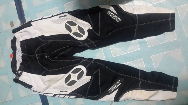 *จำหน่าย*กางเกงวิบากมือสอง หลายตัว *จำหน่าย*กางเกงวิบากมือสอง หลายตัว