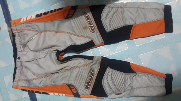 *จำหน่าย*กางเกงวิบากมือสอง หลายตัว *จำหน่าย*กางเกงวิบากมือสอง หลายตัว