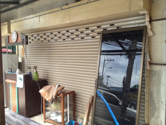 ขายประตูม้วน 3 ชุด สภาพยกขึ้นติดตั้งได้เลย ใช้งานได้ สภาพดี ราคาไม่แพงครับ