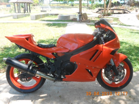 ขาย ZXR 400 เครื่องดีมาก เอกสารอินวอย สีเพิ่งทำใหม่ 35,000 บาทครับ