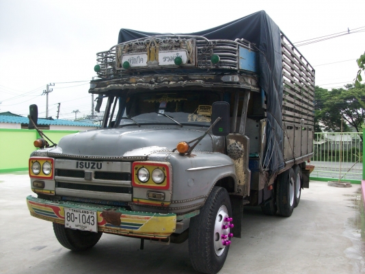 สิบล้อหัวยาว พร้อมใช้ มาอีกแล้วครับ มีประกันประเภท1ครับ พี่จังหวัด ลำปาง