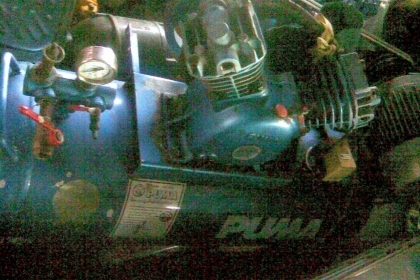 ปั้มลม 2 หัวพูม่า 150 ลิตรสภาพเดิมๆครับเป็นหัวพูมา ถังพูมาสีเดิมสวยๆครับ ขนาดถังยาว 1.20 เมตร เส้นผ่าศูนย์กลาง 40 ซ.ม. 150 ลิตรมอเตอร์ อิตาชิขนาด 2 แรงสวยๆครับหนักมากครับตัวนี้ ยกประมาณ 4 คนได้ครับคุ้มครับราคานี้ครับ ปั้มลม 2 หัวพูม่า 150 ลิตรสภาพเดิมๆครับเป็นหัวพูมา ถังพูมาสีเดิมสวยๆครับ ขนาดถังยาว 1.20 เมตร เส้นผ่าศูนย์กลาง 40 ซ.ม. 150 ลิตรมอเตอร์ อิตาชิขนาด 2 แรงสวยๆครับหนักมากครับตัวนี้ ยกประมาณ 4 คนได้ครับคุ้มครับราคานี้ครับ