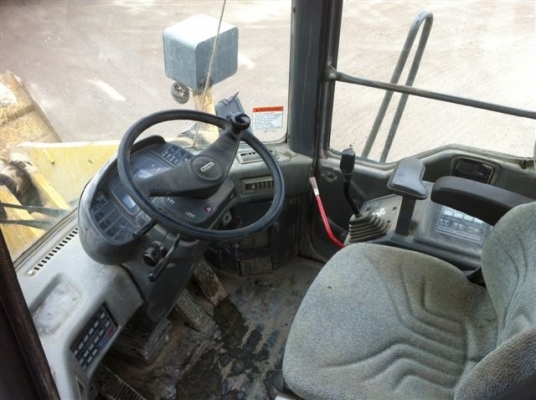 รถตักล้อยางKOMATSU WA320-3