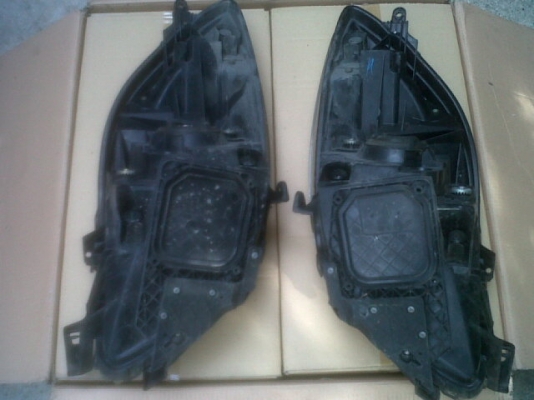 ธารนนทบุรี//ขายไฟหน้ารถYaris ราคา 3,500บาท