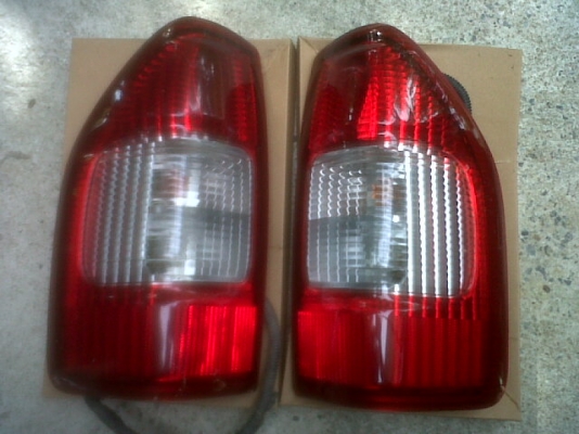 ธารนนทบุรี//ขายไฟท้าย ISUZU DMAX ราคา 2,000 บาท