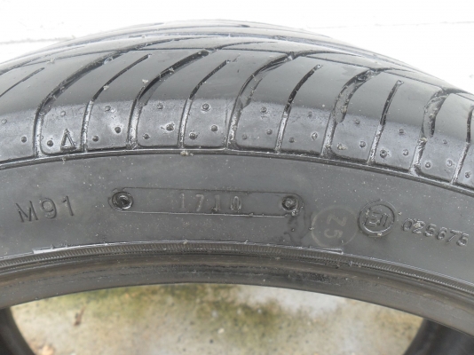 ยาง 225/40ZR18 ปี10 สวยๆ 1 คู่ ราคา 2500 บาท