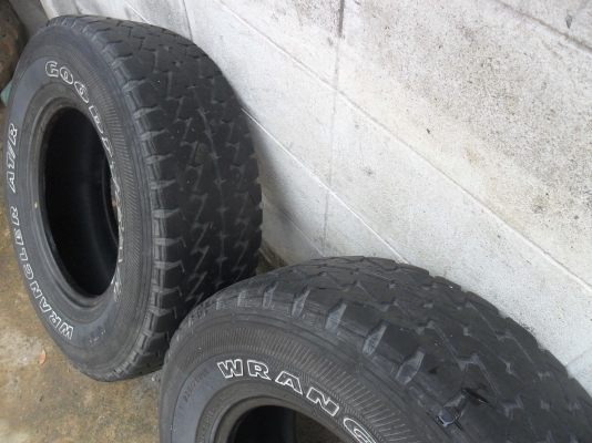 ยาง GoodYear 235/75R15 สวยๆ 1 คู่ ราคา 2200 บาท
