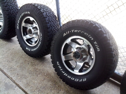 ขายยาง BF GOODRICH 31X10.50 R15  AT