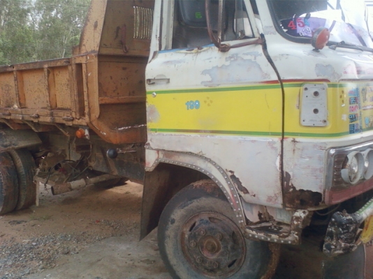 ต้องการขาย HINO KM310  เครื่องยนต์ 100 เพาเวอร์ เอฟ-หน้าหลังแล้ว ภาษีไม่ขาดต่อ แถมเครื่องยนต์ 1 เครื่อง