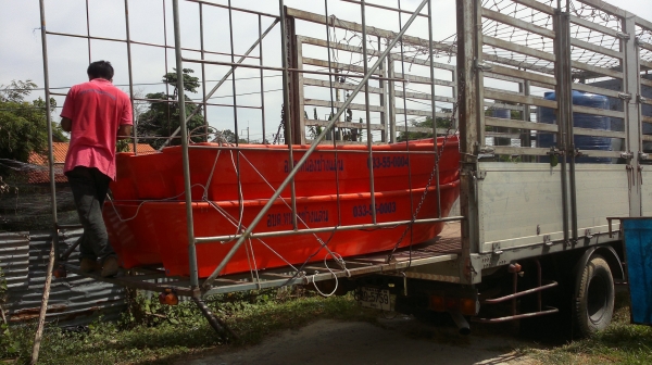 เรือกู้ภัย สองท้อง