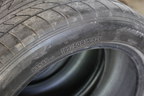 ขายยางNITTO NT555 195-50-15 ปลายปี09 4เส้น ถูกๆ 2500.-