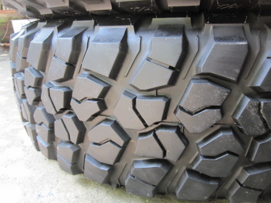 ยาง BF Km2 265/75/16 สภาพสวย ยาง BF Km2 265/75/16 สภาพสวย