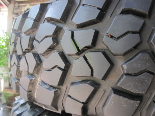 ยาง BF Km2 265/75/16 สภาพสวย ยาง BF Km2 265/75/16 สภาพสวย