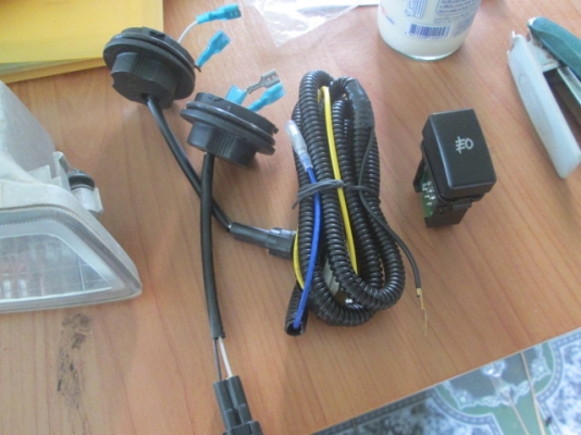 ขาย ชุดไฟตัดหมอกตัวเหลี่ยมข้าง RH ของ Dmax ปี 2003-2004 ขาย ชุดไฟตัดหมอกตัวเหลี่ยมข้าง RH ของ Dmax ปี 2003-2004