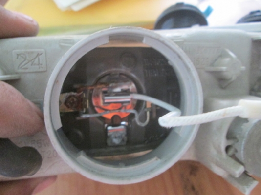 ขาย ชุดไฟตัดหมอกตัวเหลี่ยมข้าง RH ของ Dmax ปี 2003-2004 ขาย ชุดไฟตัดหมอกตัวเหลี่ยมข้าง RH ของ Dmax ปี 2003-2004