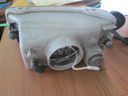 ขาย ชุดไฟตัดหมอกตัวเหลี่ยมข้าง RH ของ Dmax ปี 2003-2004 ขาย ชุดไฟตัดหมอกตัวเหลี่ยมข้าง RH ของ Dmax ปี 2003-2004