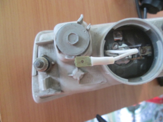 ขาย ชุดไฟตัดหมอกตัวเหลี่ยมข้าง RH ของ Dmax ปี 2003-2004 ขาย ชุดไฟตัดหมอกตัวเหลี่ยมข้าง RH ของ Dmax ปี 2003-2004