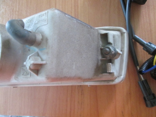 ขาย ชุดไฟตัดหมอกตัวเหลี่ยมข้าง RH ของ Dmax ปี 2003-2004 ขาย ชุดไฟตัดหมอกตัวเหลี่ยมข้าง RH ของ Dmax ปี 2003-2004