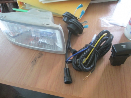 ขาย ชุดไฟตัดหมอกตัวเหลี่ยมข้าง RH ของ Dmax ปี 2003-2004