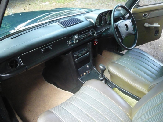 ขออนุญาติขาย BENZ W115/8 ท่านนายพลซักคันครับ