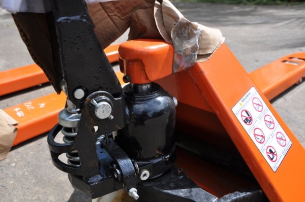 ขายHAND LIFT2TON สภาพสวย(เปิดตู้ญี่ปุ่นติดมา)คุณภาพส่งออก 8,900 เท่านั้น!!