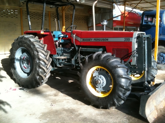 ขายหรือแลกรถแบคโคร  รถไถนา Massey Fergusun  105 แรง
