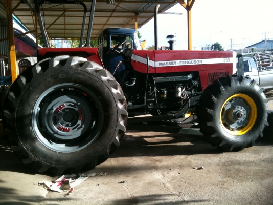 ขายหรือแลกรถแบคโคร  รถไถนา Massey Fergusun  105 แรง