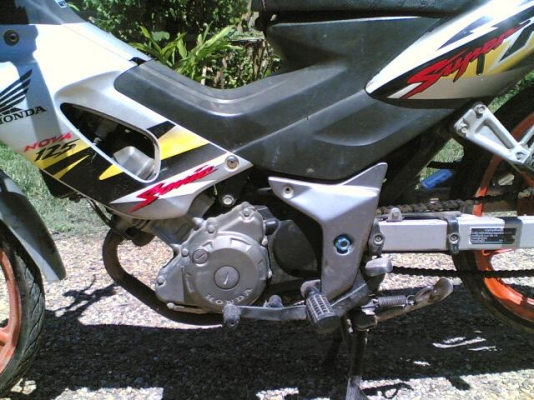 ขาย Honda Sonic ทะเบียนพร้อมโอนกุญแจเล็กเครื่องดีแห้งรถพร้อมใช้งานทะเบียนขาดปี 53 ขาย 11500 บาท