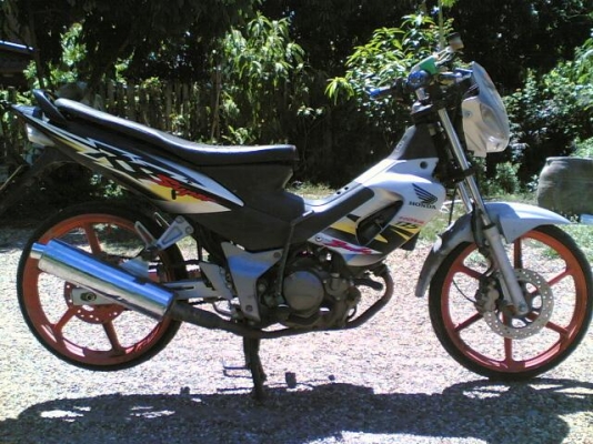 ขาย Honda Sonic ทะเบียนพร้อมโอนกุญแจเล็กเครื่องดีแห้งรถพร้อมใช้งานทะเบียนขาดปี 53 ขาย 11500 บาท