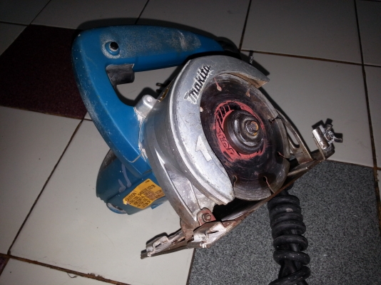 ขายเครื่องตัดกระเบื้องยี่ห้อmakitaสภาพดีมากพร้อมใช้งานครับ
