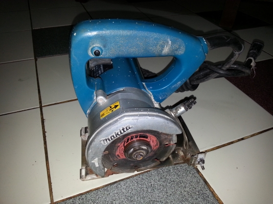 ขายเครื่องตัดกระเบื้องยี่ห้อmakitaสภาพดีมากพร้อมใช้งานครับ