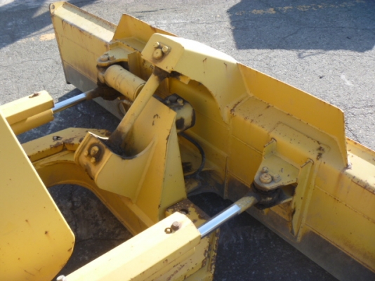 ขายด่วนรถแทรคเตอร์ตีนตะขาบ ใบมีดสไลด์ 6 ทิศทาง  D20P-7E  ซีเรียล 81xxx  นำเข้าเองจากญี่ปุ่นยังไม่เคยใช้งานในไทย สภาพสวย