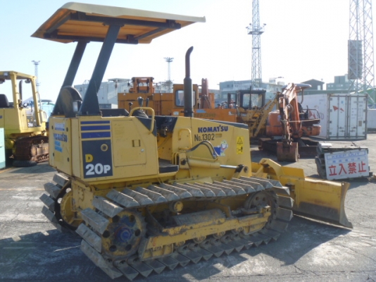 ขายด่วนรถแทรคเตอร์ตีนตะขาบ ใบมีดสไลด์ 6 ทิศทาง  D20P-7E  ซีเรียล 81xxx  นำเข้าเองจากญี่ปุ่นยังไม่เคยใช้งานในไทย สภาพสวย