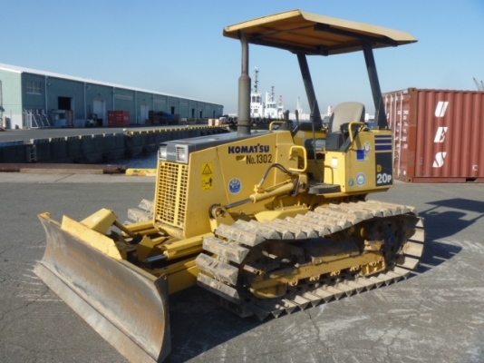 ขายด่วนรถแทรคเตอร์ตีนตะขาบ ใบมีดสไลด์ 6 ทิศทาง  D20P-7E  ซีเรียล 81xxx  นำเข้าเองจากญี่ปุ่นยังไม่เคยใช้งานในไทย สภาพสวย