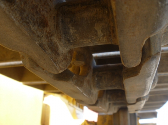 ขายด่วนรถแทรคเตอร์ตีนตะขาบ ใบมีดสไลด์ 6 ทิศทาง  D20P-7E  ซีเรียล 81xxx  นำเข้าเองจากญี่ปุ่นยังไม่เคยใช้งานในไทย สภาพสวย