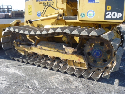 ขายด่วนรถแทรคเตอร์ตีนตะขาบ ใบมีดสไลด์ 6 ทิศทาง  D20P-7E  ซีเรียล 81xxx  นำเข้าเองจากญี่ปุ่นยังไม่เคยใช้งานในไทย สภาพสวย