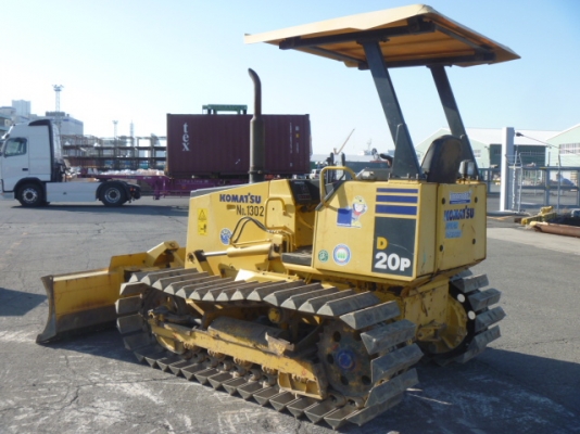 ขายด่วนรถแทรคเตอร์ตีนตะขาบ ใบมีดสไลด์ 6 ทิศทาง  D20P-7E  ซีเรียล 81xxx  นำเข้าเองจากญี่ปุ่นยังไม่เคยใช้งานในไทย สภาพสวย