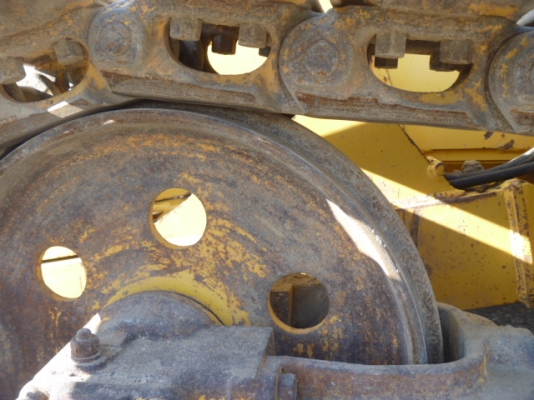 ขายด่วนรถแทรคเตอร์ตีนตะขาบ ใบมีดสไลด์ 6 ทิศทาง  D20P-7E  ซีเรียล 81xxx  นำเข้าเองจากญี่ปุ่นยังไม่เคยใช้งานในไทย สภาพสวย