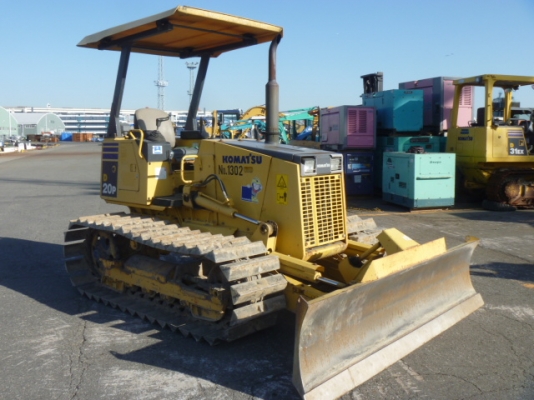 ขายด่วนรถแทรคเตอร์ตีนตะขาบ ใบมีดสไลด์ 6 ทิศทาง  D20P-7E  ซีเรียล 81xxx  นำเข้าเองจากญี่ปุ่นยังไม่เคยใช้งานในไทย สภาพสวย